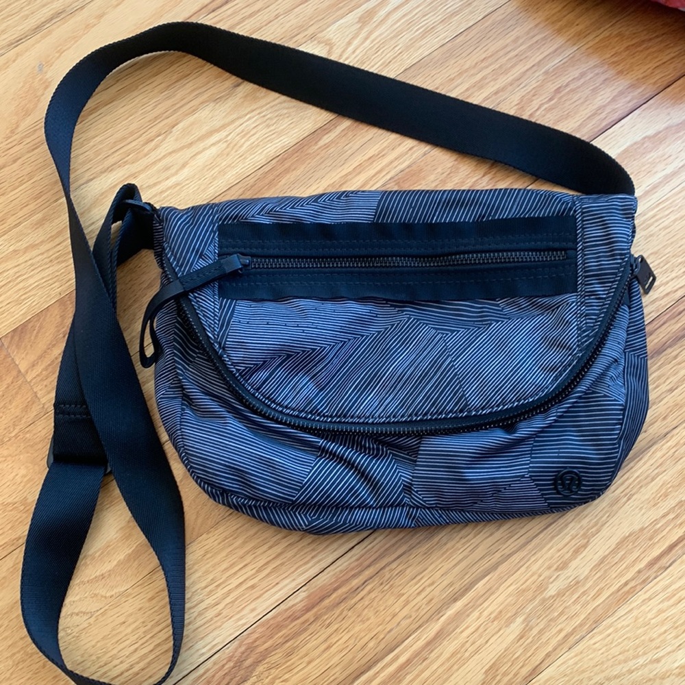 Lululemon festival bag